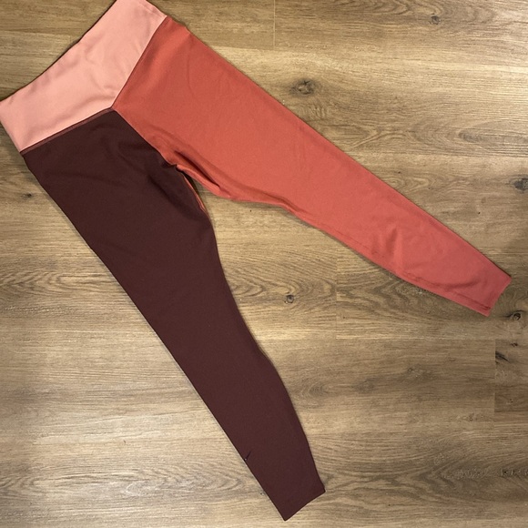 Nike Ribbed Colorblock Legging - Picture 3 of 7